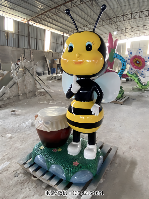 玻璃鋼卡通小蜜蜂雕塑公仔